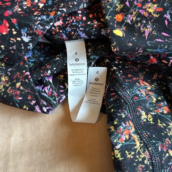 Lululemon workout Leggings size 4 - Picture 4 of 6
